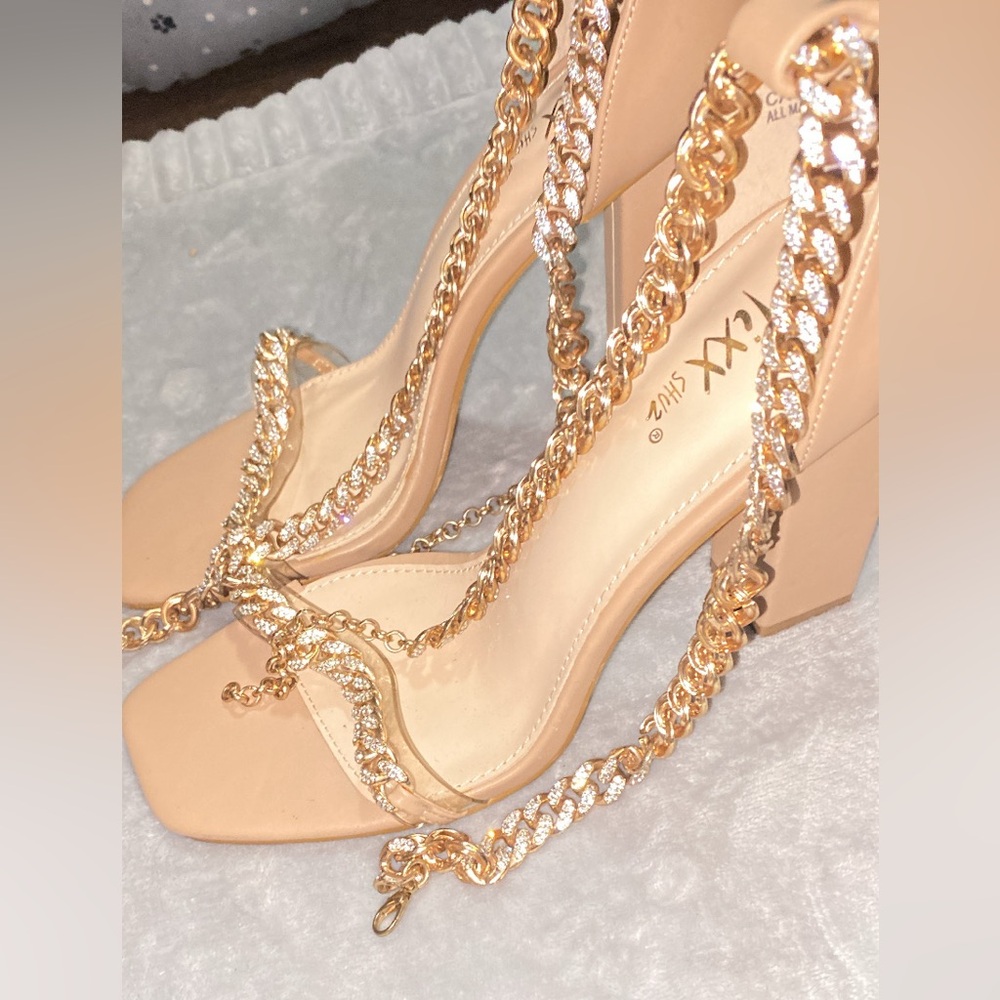 Nude block  heals with gold straps